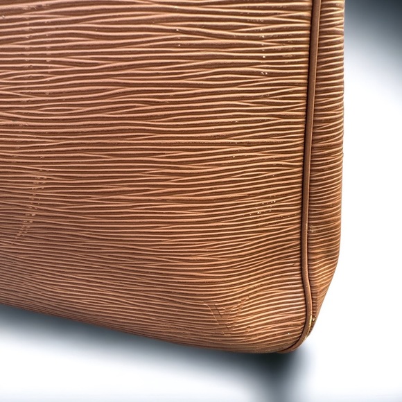 Authentic Large Louis Vuitton Epi Purse in Passy Brown - Picture 2 of 11